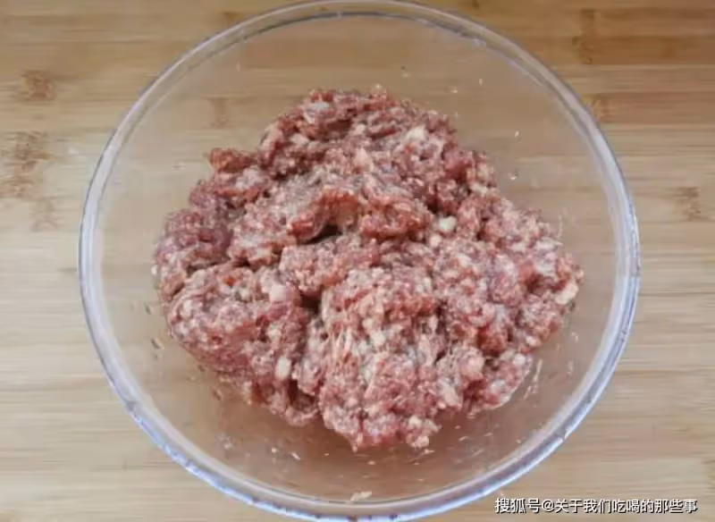 牛肉餡包子怎麼調餡？記得少放1樣、多加1樣，不腥不硬，噴香好吃