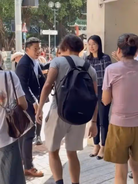 郭晶晶太會過日子了!穿2年前舊衣服為老公站台,難怪備受霍家寵愛!