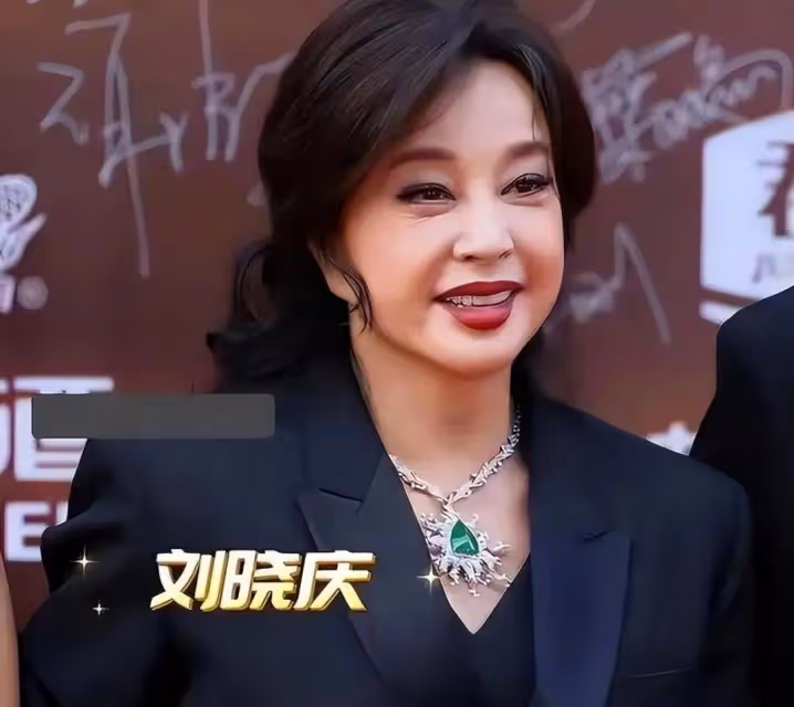 74歲王馥荔太真實!不扮嫩,不醫美,皺紋橫生,與劉曉慶差距一目了然