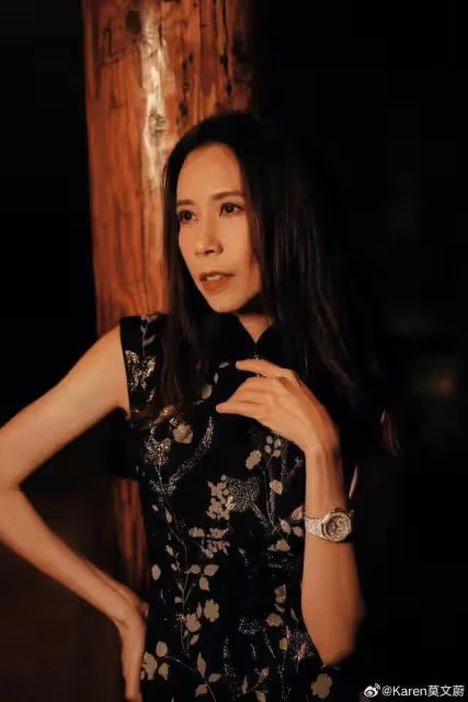 陳坤莫文蔚合照曝光,54歲莫文蔚身穿旗袍氣質超好,陳坤依舊帥氣