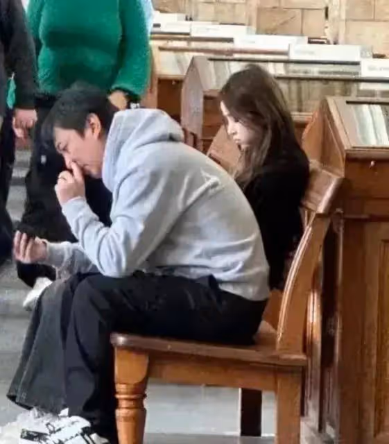 王思聰英國度假結束再回日本瀟灑,和女友懶懶感情升溫引網友猜測