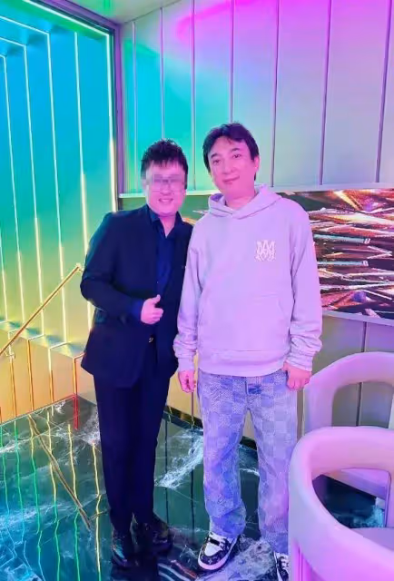 王思聰英國度假結束再回日本瀟灑,和女友懶懶感情升溫引網友猜測