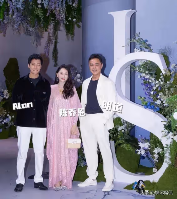 蕭敬騰大婚後續！小s火辣獻唱，向太瘦了好多，蔡康永鞋子太搶眼