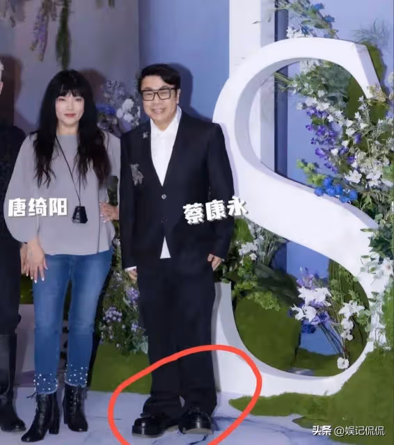 蕭敬騰大婚後續!小s火辣獻唱,向太瘦了好多,蔡康永鞋子太搶眼