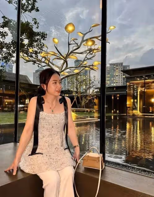 劉鑾雄老婆甘比曬美照,豪宅之中打扮樸素,喜歡針織沒有豪門架子