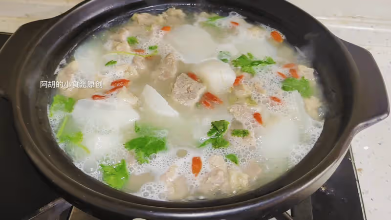 雞湯骨湯靠邊站,秋天最該喝這碗湯!多為家人煲一鍋,肉嫩湯鮮、不油膩