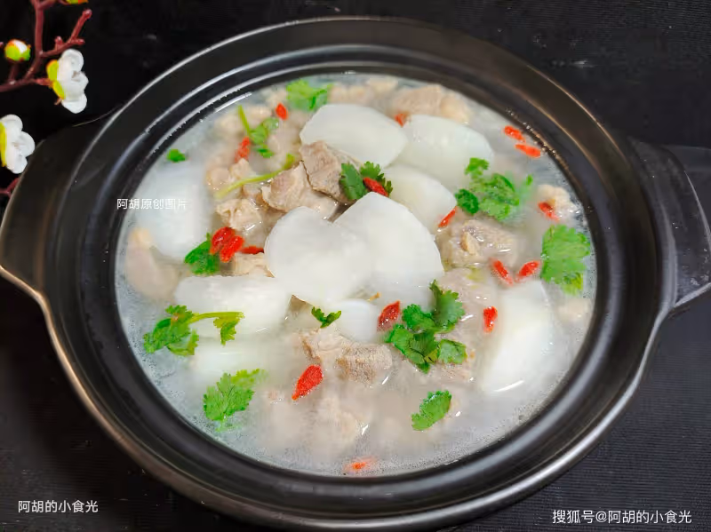 雞湯骨湯靠邊站,秋天最該喝這碗湯!多為家人煲一鍋,肉嫩湯鮮、不油膩