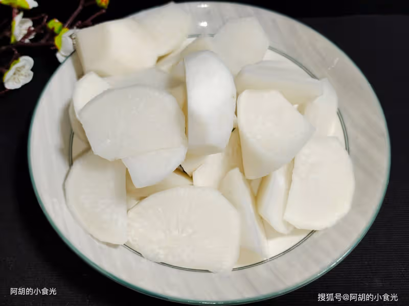 雞湯骨湯靠邊站,秋天最該喝這碗湯!多為家人煲一鍋,肉嫩湯鮮、不油膩