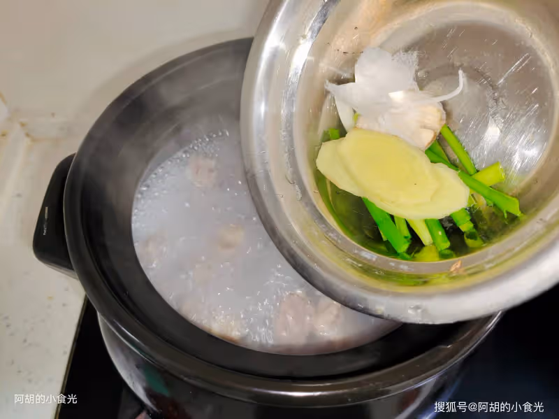 雞湯骨湯靠邊站,秋天最該喝這碗湯!多為家人煲一鍋,肉嫩湯鮮、不油膩