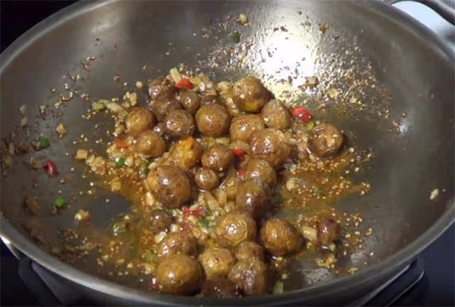 家裡的小土豆不要扔,試試這樣做,一口一個,香辣軟爛,太香了