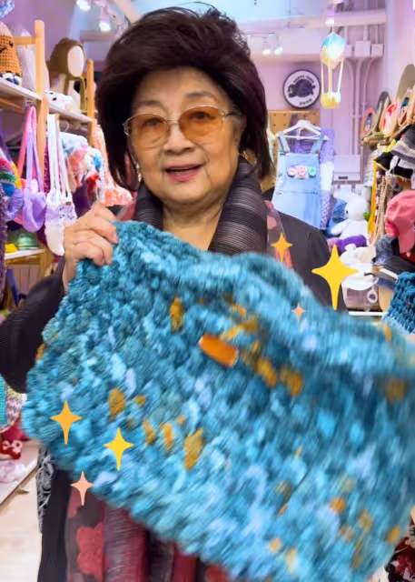 75歲歌后徐小鳳罕現身!精神飽滿臉露笑容,發量驚人盡顯少女感