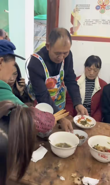 阿奎病逝後老家現狀:家人正準備辦喪事,阿奎遺體已運回放在堂屋