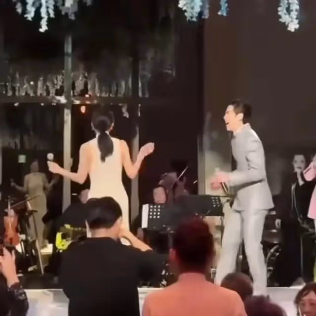 51歲林有慧好可愛,婚禮現場和老蕭又唱又跳玩嗨了,二人太有愛