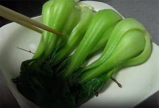 1盤香菇2顆油菜,簡單一擺盤,香滑嫩爽,好吃又營養,收藏了