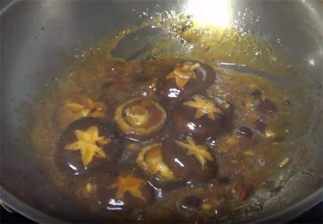 1盤香菇2顆油菜,簡單一擺盤,香滑嫩爽,好吃又營養,收藏了
