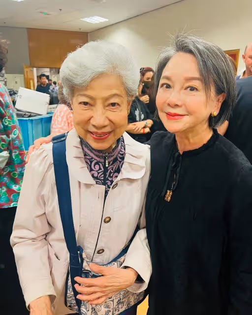 89歲羅蘭參加好友演唱會健步如飛,破除身體轉差傳聞,網友讚嘆德藝雙馨