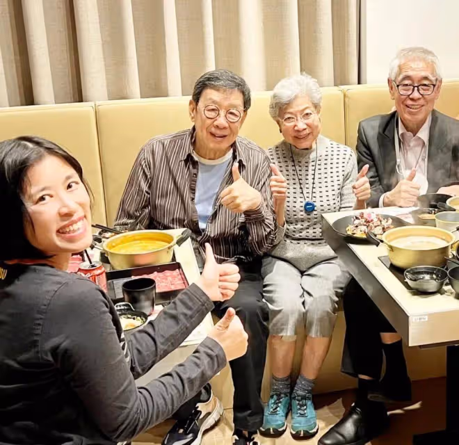 89歲羅蘭參加好友演唱會健步如飛,破除身體轉差傳聞,網友讚嘆德藝雙馨