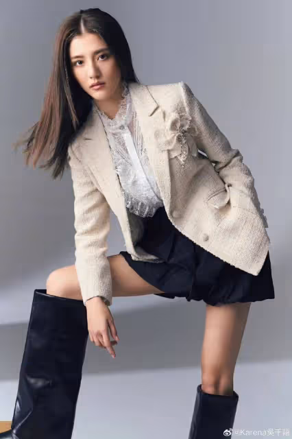 港女星太古里被路人偶遇!零濾鏡素顏照曝光,網友稱太驚艷