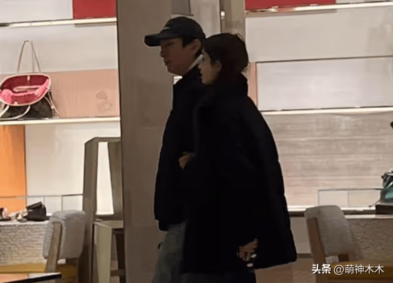 王思聰不受親舅影響,倫敦游結束又回日本瀟灑,真不打算回國了?