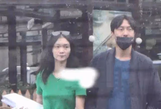 離婚5年後，齊溪和宋寧峰都迎來二胎！王傳君帶女兒現身婦產醫院