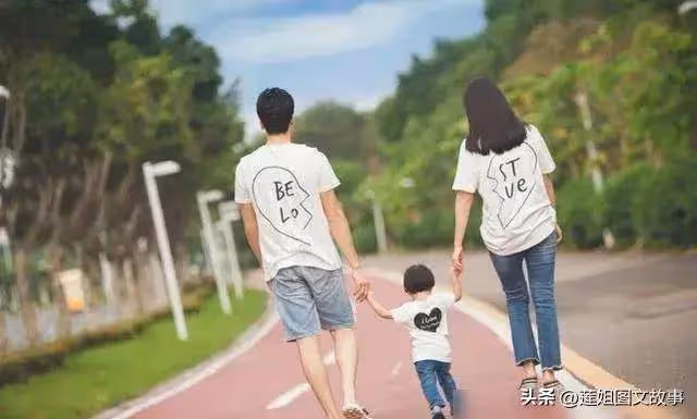 華晨宇張碧晨一家三口合照曝光:愛的結晶華迎辰,溫暖傳承顯真情