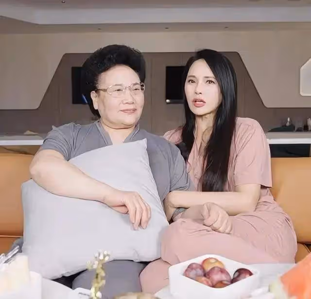 為何庾澄慶媽媽,死活看不上伊能靜?秦昊媽媽一句話說出真相