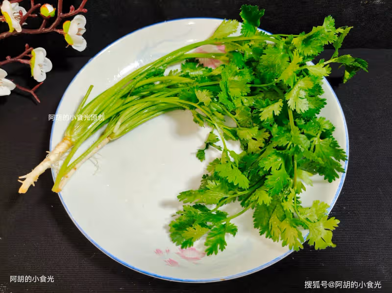 明明這菜全身是寶,很多人卻嫌棄它!照這樣做個丸子湯,提味增香、勾人食慾