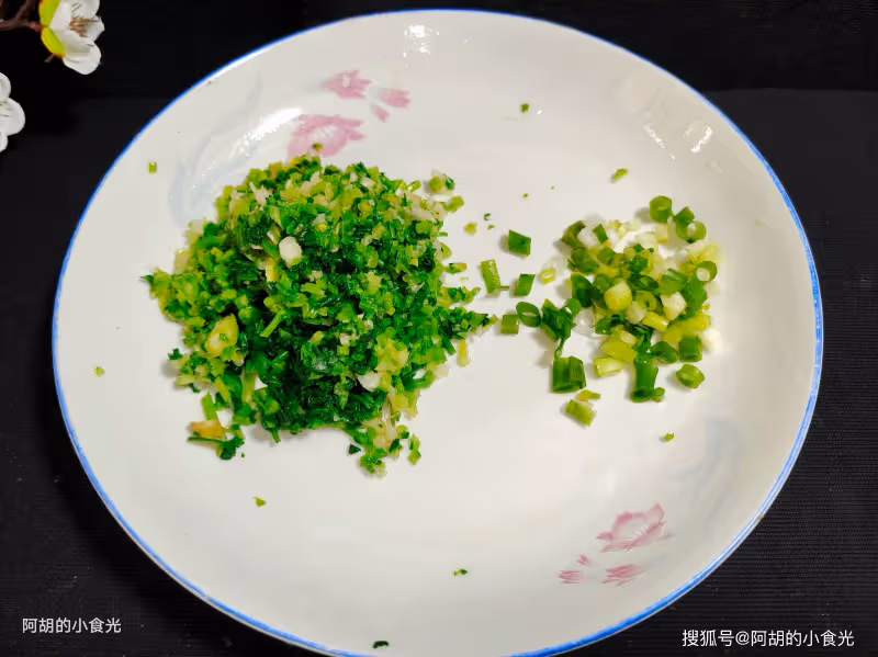 明明這菜全身是寶,很多人卻嫌棄它!照這樣做個丸子湯,提味增香、勾人食慾