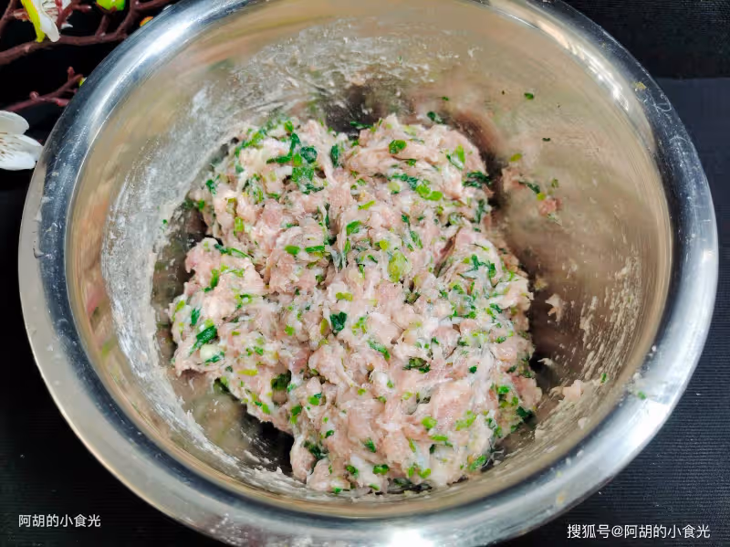 明明這菜全身是寶,很多人卻嫌棄它!照這樣做個丸子湯,提味增香、勾人食慾