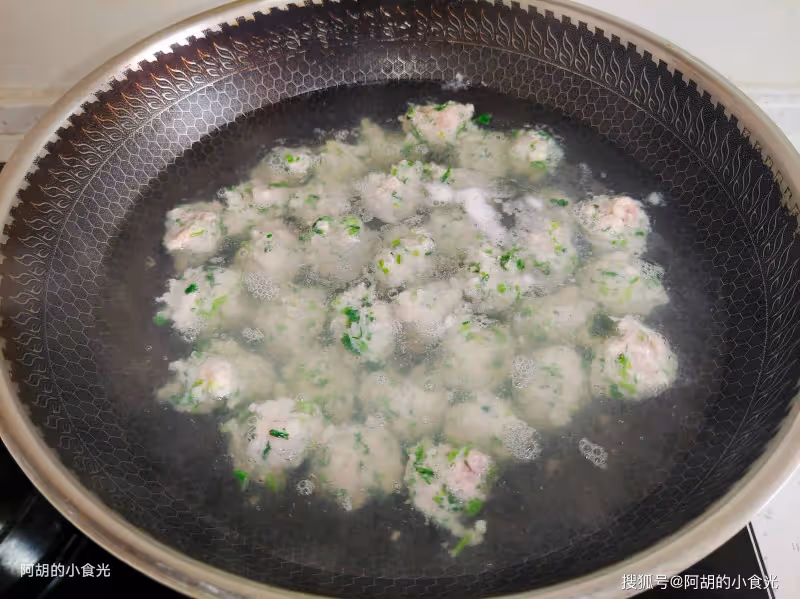 明明這菜全身是寶,很多人卻嫌棄它!照這樣做個丸子湯,提味增香、勾人食慾