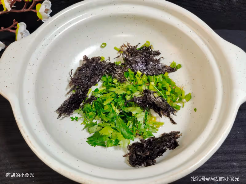 明明這菜全身是寶,很多人卻嫌棄它!照這樣做個丸子湯,提味增香、勾人食慾