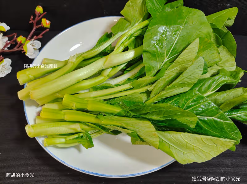 蘿蔔白菜快靠邊,此菜秋天時使勁吃!簡單搭配炒一盤,口口脆嫩清香、特下飯