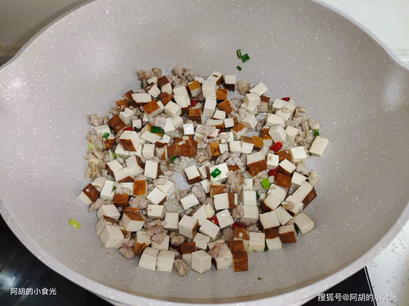 蘿蔔白菜快靠邊,此菜秋天時使勁吃!簡單搭配炒一盤,口口脆嫩清香、特下飯