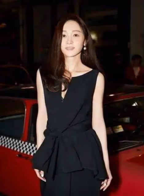 姚笛和馬伊琍穿同款衣服,顏值與身材高下立判,難怪文章會選她