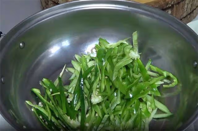 這道涼拌菜一定要收藏,東北特色老虎菜,鮮辣爽口,吃了就上癮