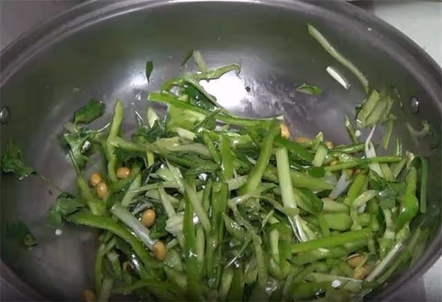 這道涼拌菜一定要收藏,東北特色老虎菜,鮮辣爽口,吃了就上癮