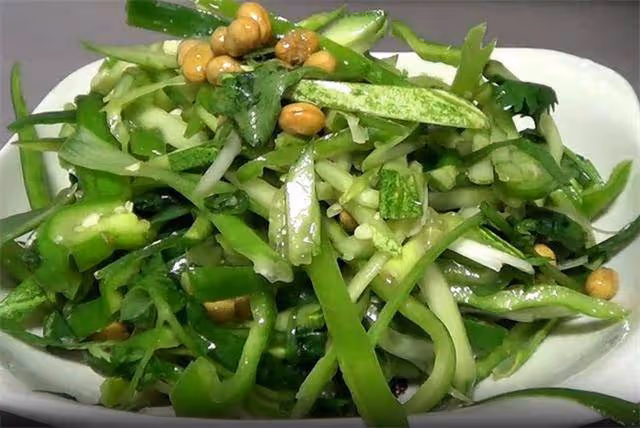 這道涼拌菜一定要收藏,東北特色老虎菜,鮮辣爽口,吃了就上癮