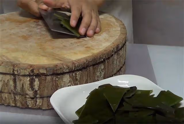 非常好吃的海帶小菜,簡單一泡一煮,酸辣爽口還解膩,先收藏了