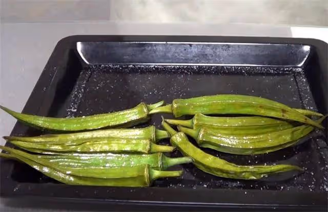 愛吃秋葵的一定要收藏了,脆嫩焦香,簡單一烤就搞定,好吃又營養