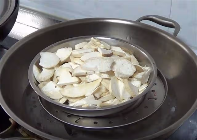 非常好吃的杏鮑菇小菜,簡單一蒸一拌,香辣嫩滑又營養,果斷收藏