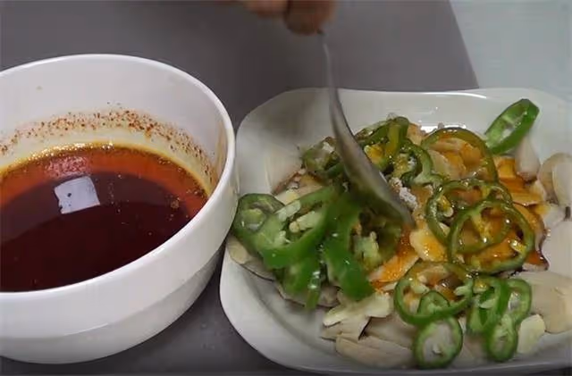 非常好吃的杏鮑菇小菜,簡單一蒸一拌,香辣嫩滑又營養,果斷收藏