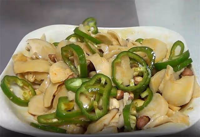 非常好吃的杏鮑菇小菜，簡單一蒸一拌，香辣嫩滑又營養，果斷收藏