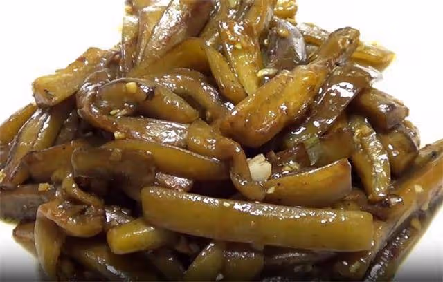 茄子新吃法,一道回鍋茄子,濃香四溢,好吃下飯,一盤根本不夠吃