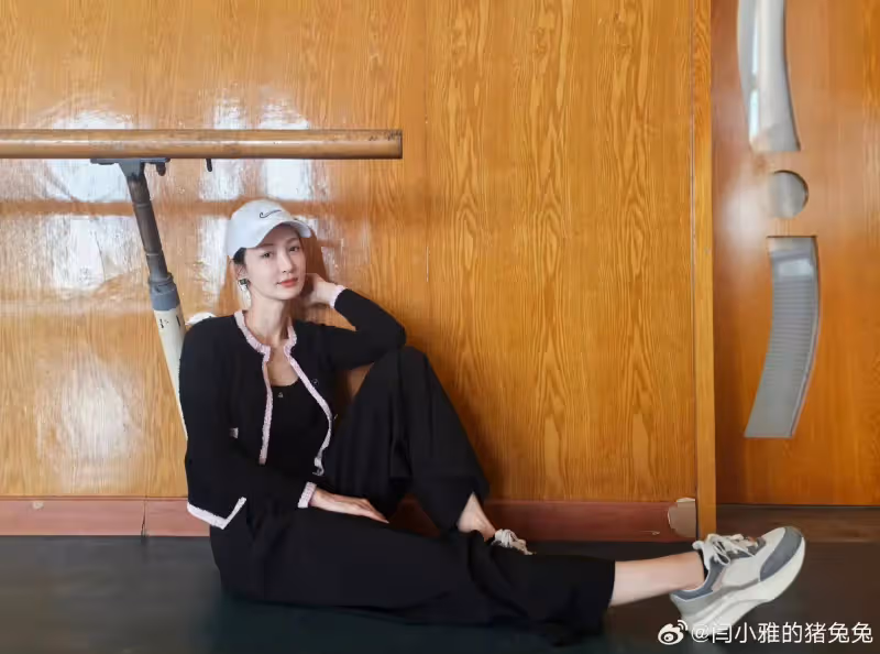王皓老婆閆博雅回北舞參加校慶,穿露臍妝氣質超好,身材比例絕了