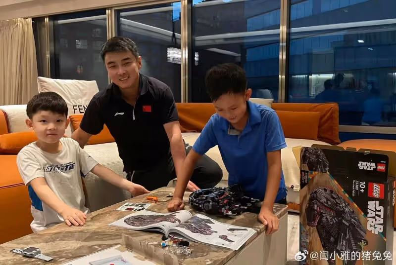 王皓老婆閆博雅回北舞參加校慶,穿露臍妝氣質超好,身材比例絕了