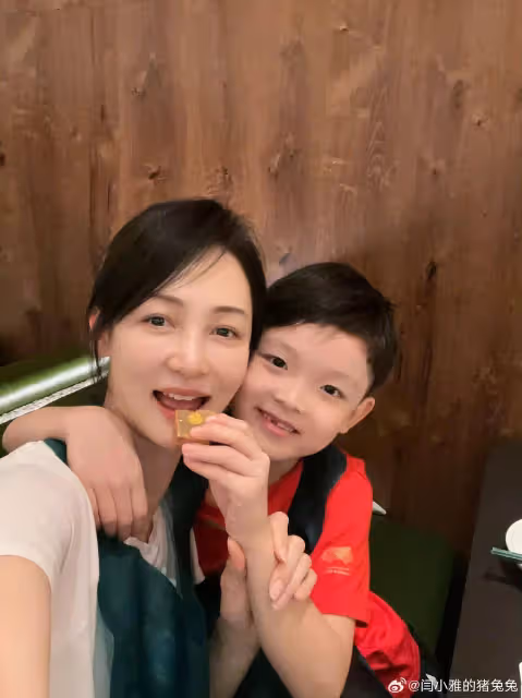 王皓老婆閆博雅回北舞參加校慶,穿露臍妝氣質超好,身材比例絕了
