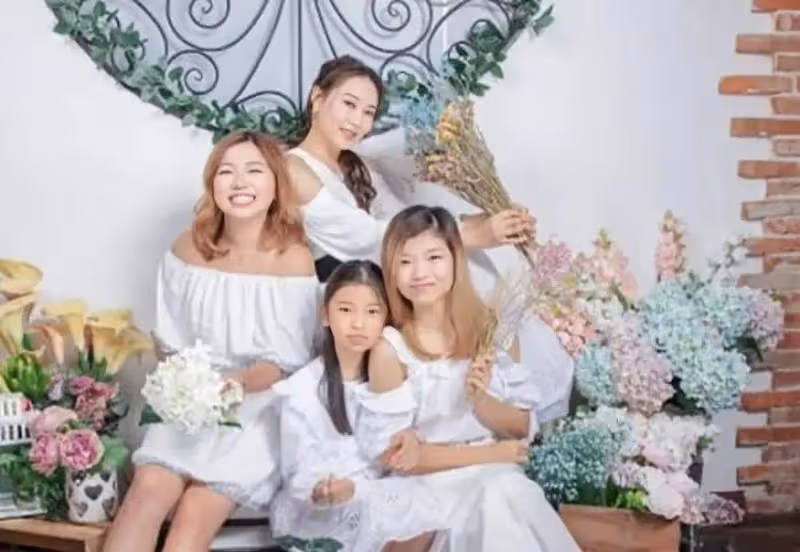 TVB知名女星哭戲出圈，未婚生女與男友拖足十五年不結婚，對繼女視如己出
