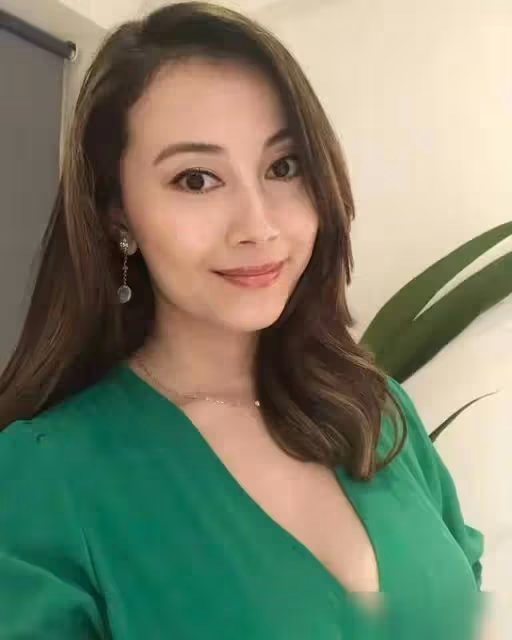 前TVB港姐移居國外，曾控訴富豪父子行為古怪，如今身材再度升級