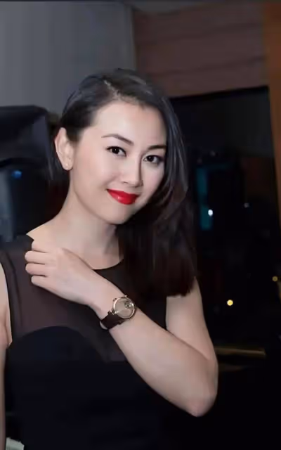 前TVB港姐移居國外，曾控訴富豪父子行為古怪，如今身材再度升級