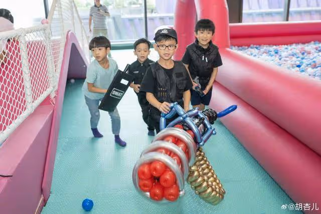 TVB視後胡杏兒為大兒子慶生！場面盛大又熱鬧，7歲小壽星搶鏡